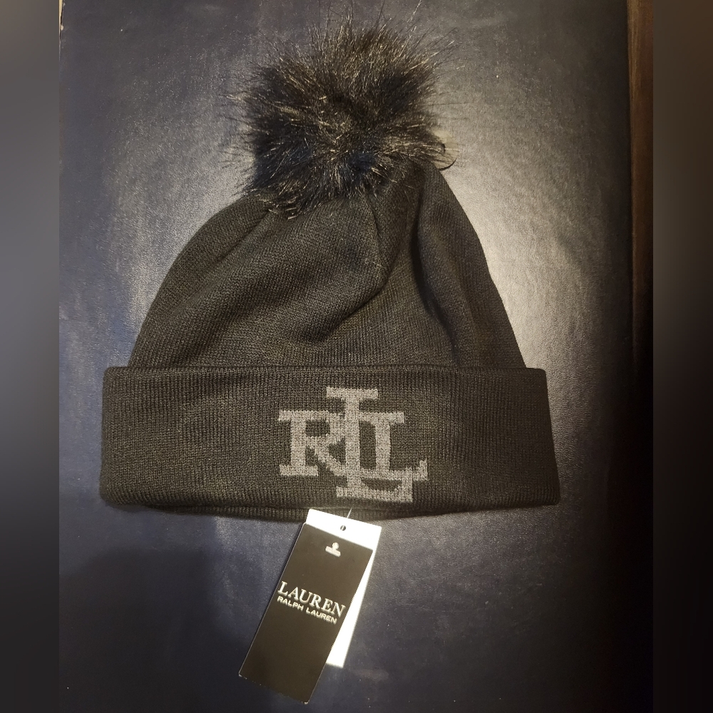 NWT Women's Lauren Ralph Lauren Black Beanie with Faux Fur Pom - Picture 2 of 5